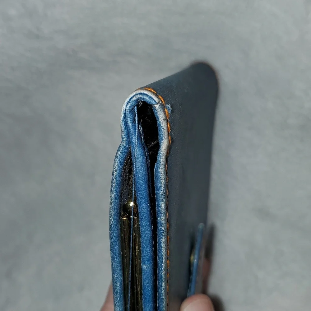 Budd Leather Compact Bifold Wallet with Coin Compartment